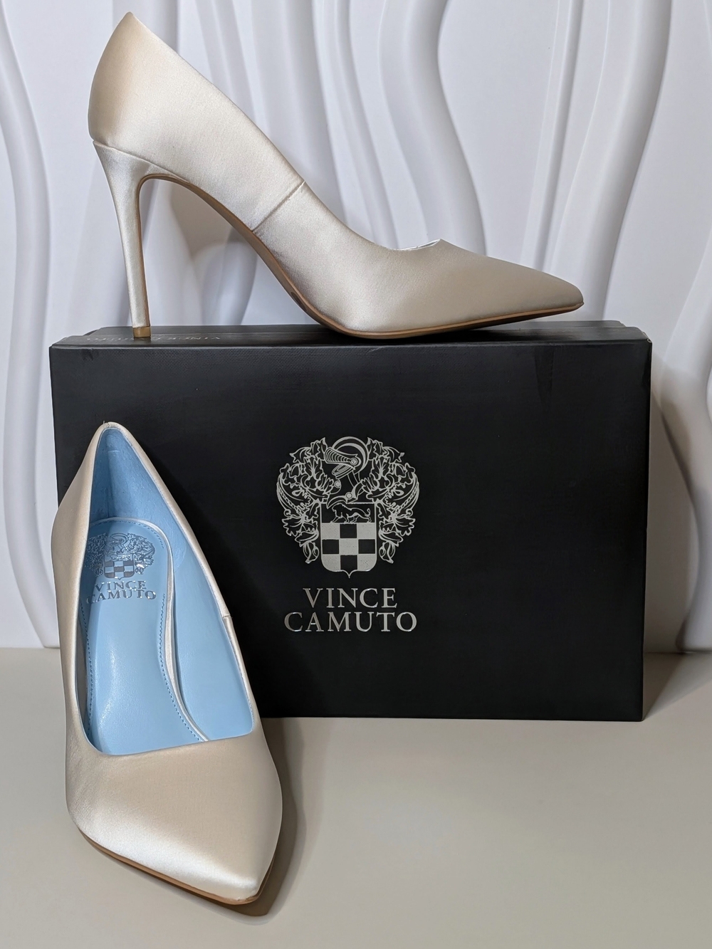 Vince Camuto Savilla Ivory Satin Bridal Wedding Pumps Heels NIB Size 8 - Picture 8 of 16